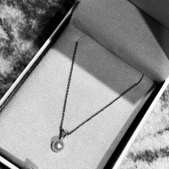 Shane Co. 7mm Cultured Freshwater Pearl Solitaire Pendant - Picture 6 of 10